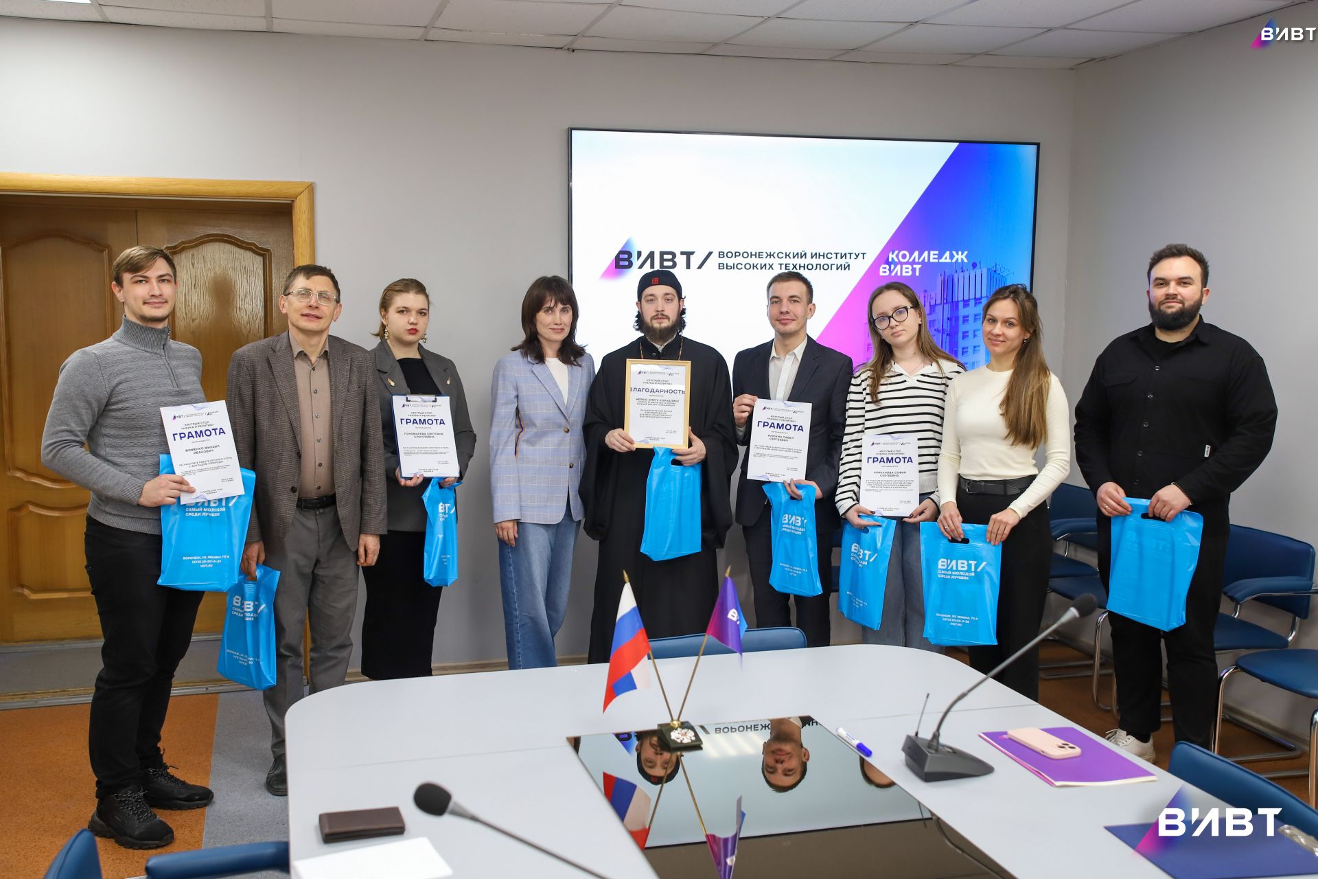 Круглый стол «Наука и религия» объединил студентов и педагогов ВИВТ